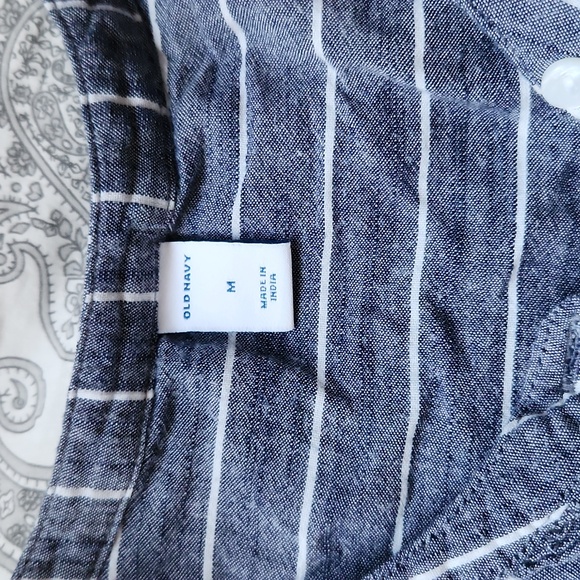Old Navy button-up blouses, size medium - Picture 3 of 7